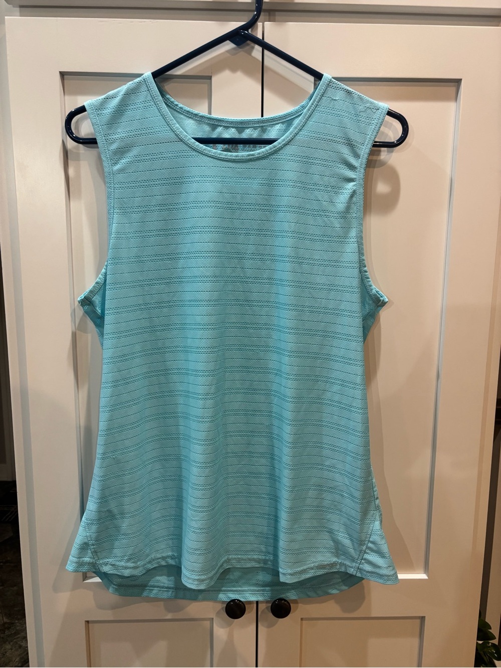 💚 $5 Deals- Women’s Light Aqua Performance Muscle Tank Top